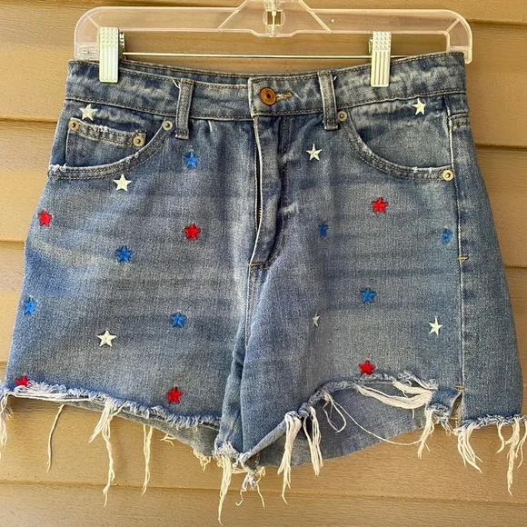 No Boundries Sz 5 Cut Off Denim High Shorts Red Blue Embroidered Stars Patriotic - Picture 2 of 5